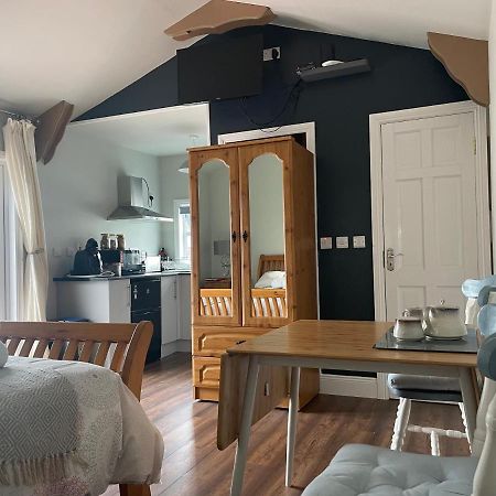 Kingstown House Bed & Breakfast คาเชล ภายนอก รูปภาพ